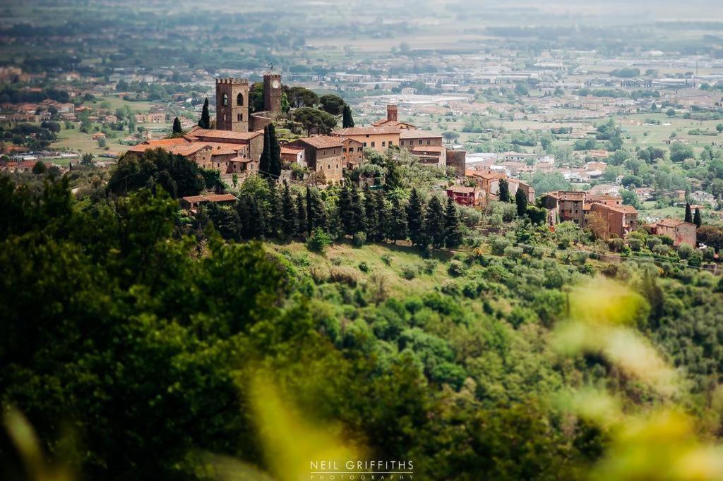 La Magione Dei Todaro 보르고 아 부기아노 외부 사진